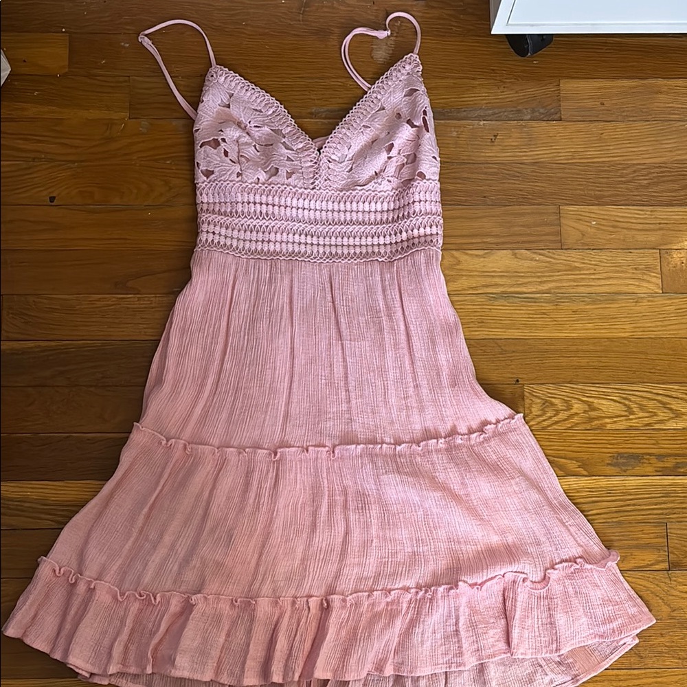 Pink Lace Trim Dress- fits medium very cutesy
Ties in back!!